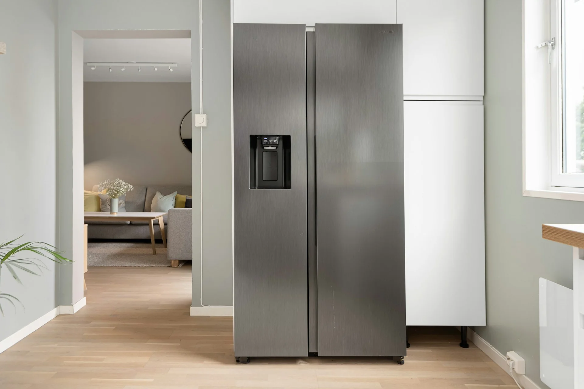 Как убрать запах из холодильника: простые и эффективные способы